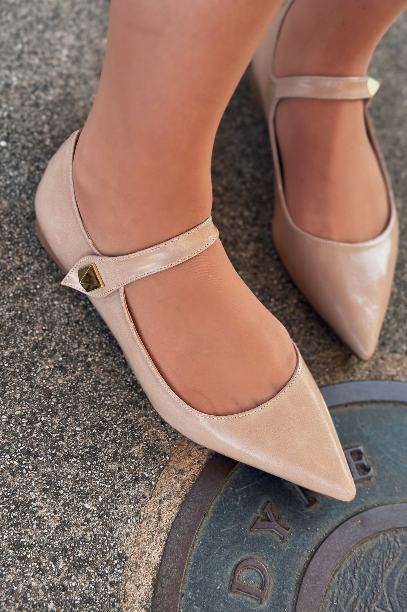 Brano Nude Faux Leather Women's Pointed Toe Flats