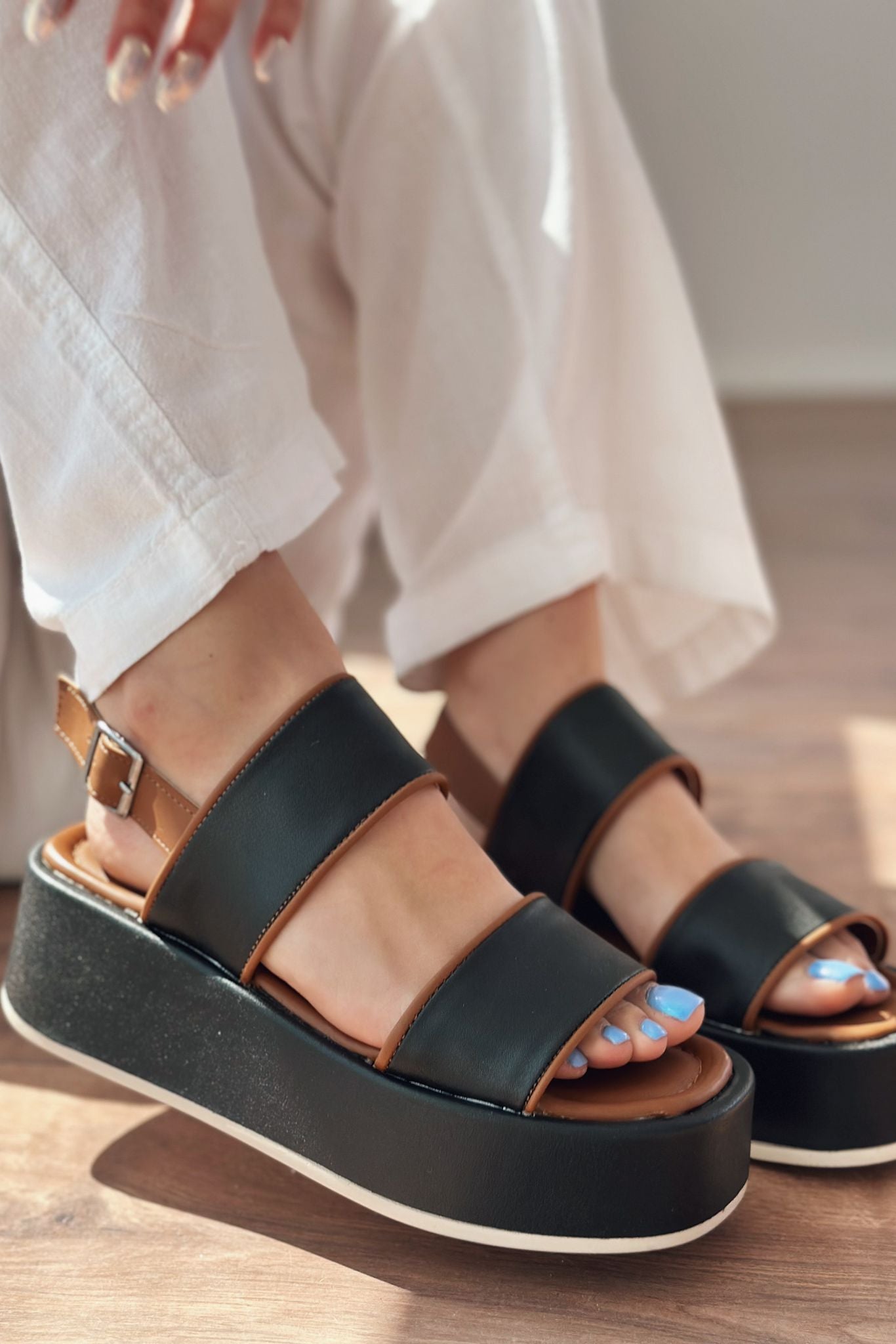 Pawens Black Faux Leather Women's Sandals
