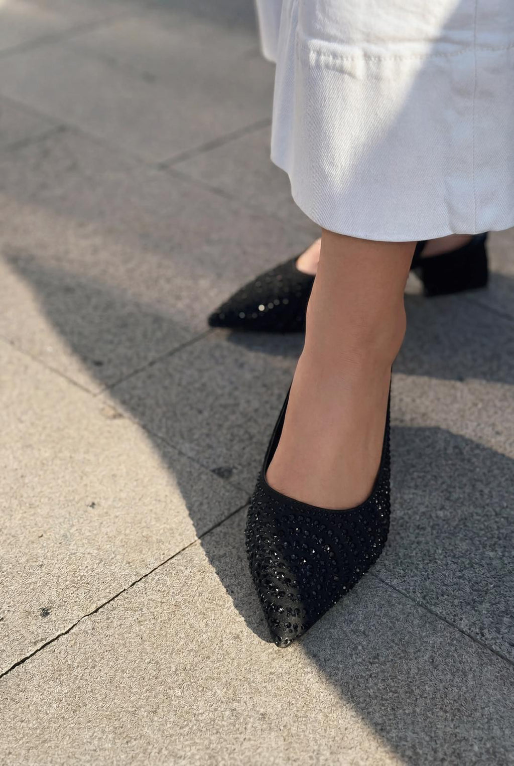 Dunes Black Satin Women's Pumps