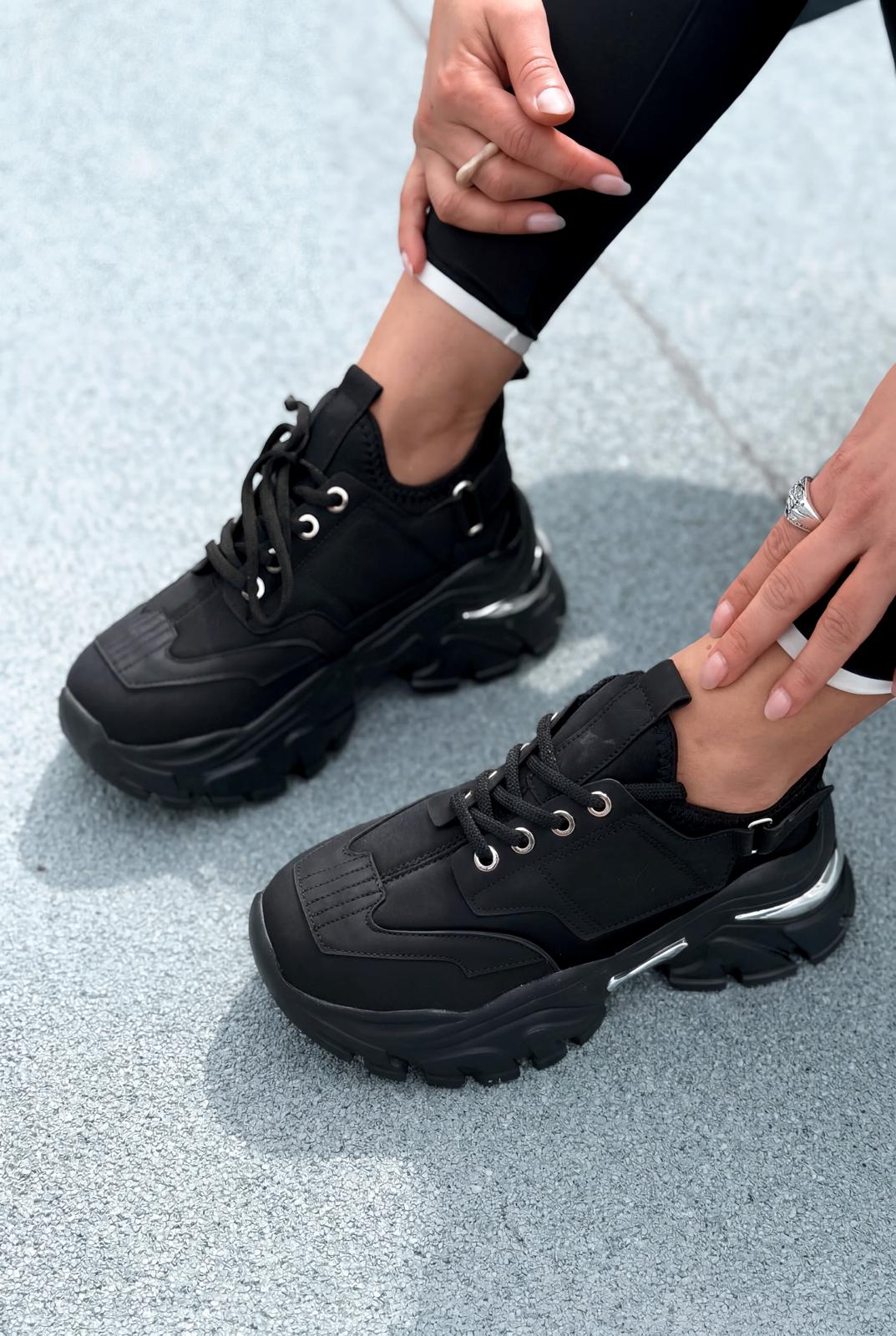 Delorin Black Women's Sneakers