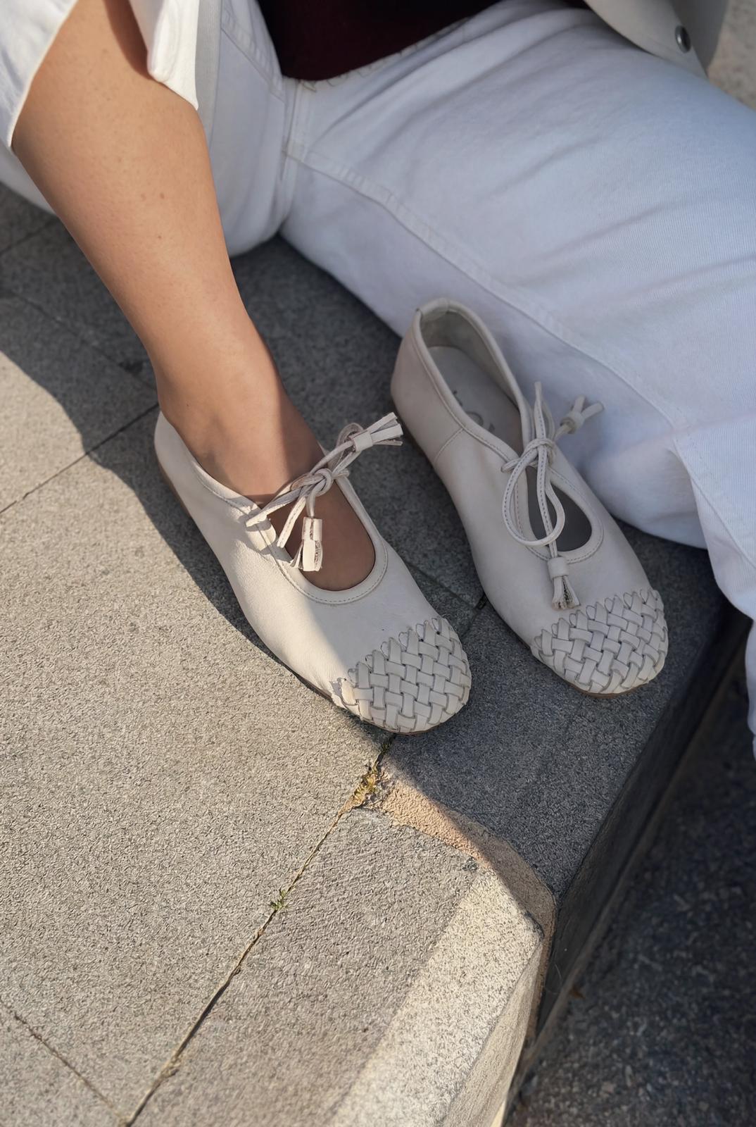 Talorin Beige Genuine Leather Women's Lace-Up Flats
