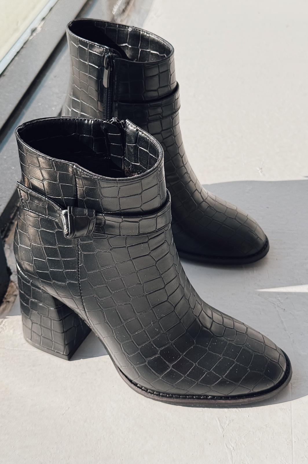Oxsend Black Faux Leather Patterned Pumps Boots