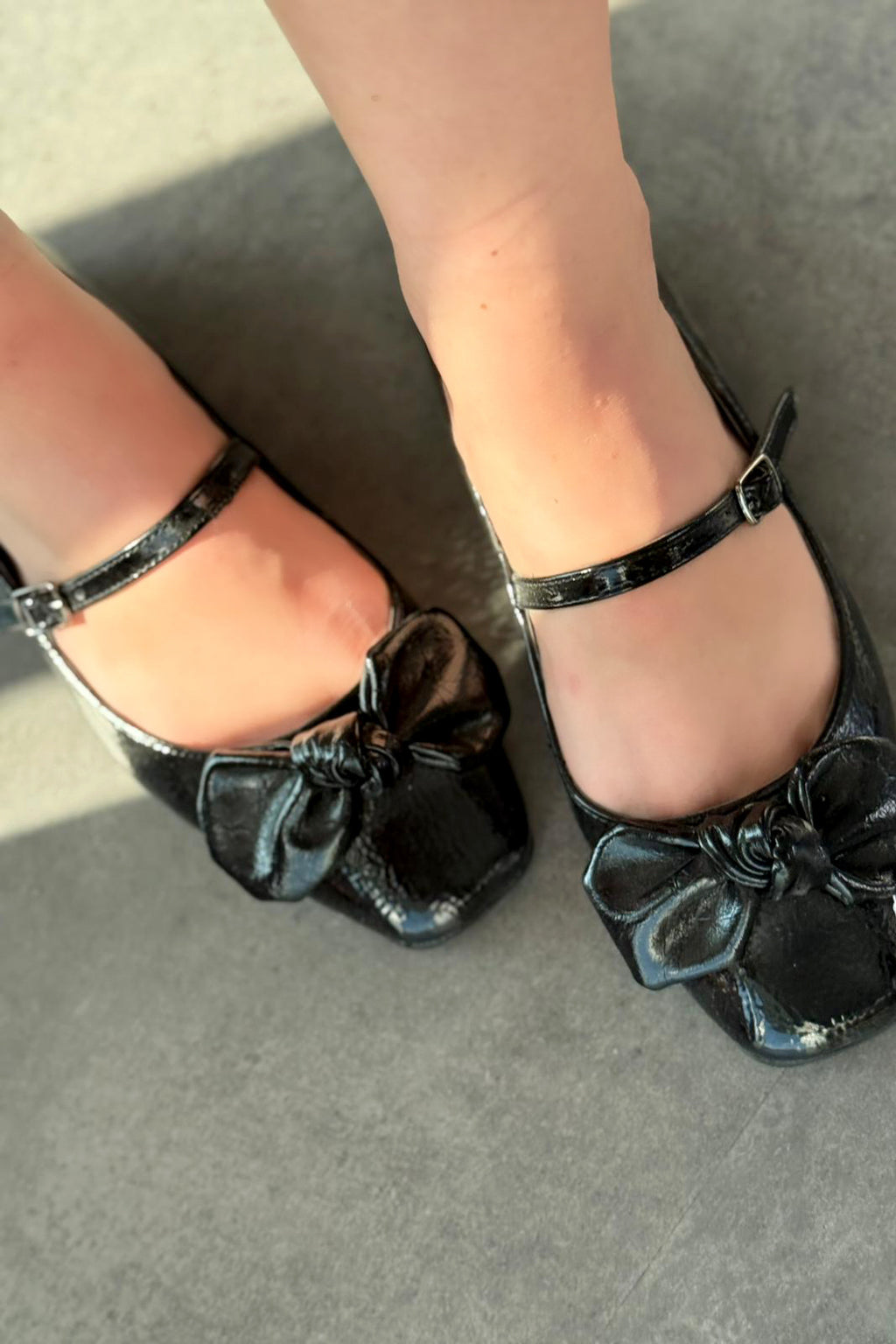 Ratins Black Crinkled Faux Leather Bow Detail Women's Flats