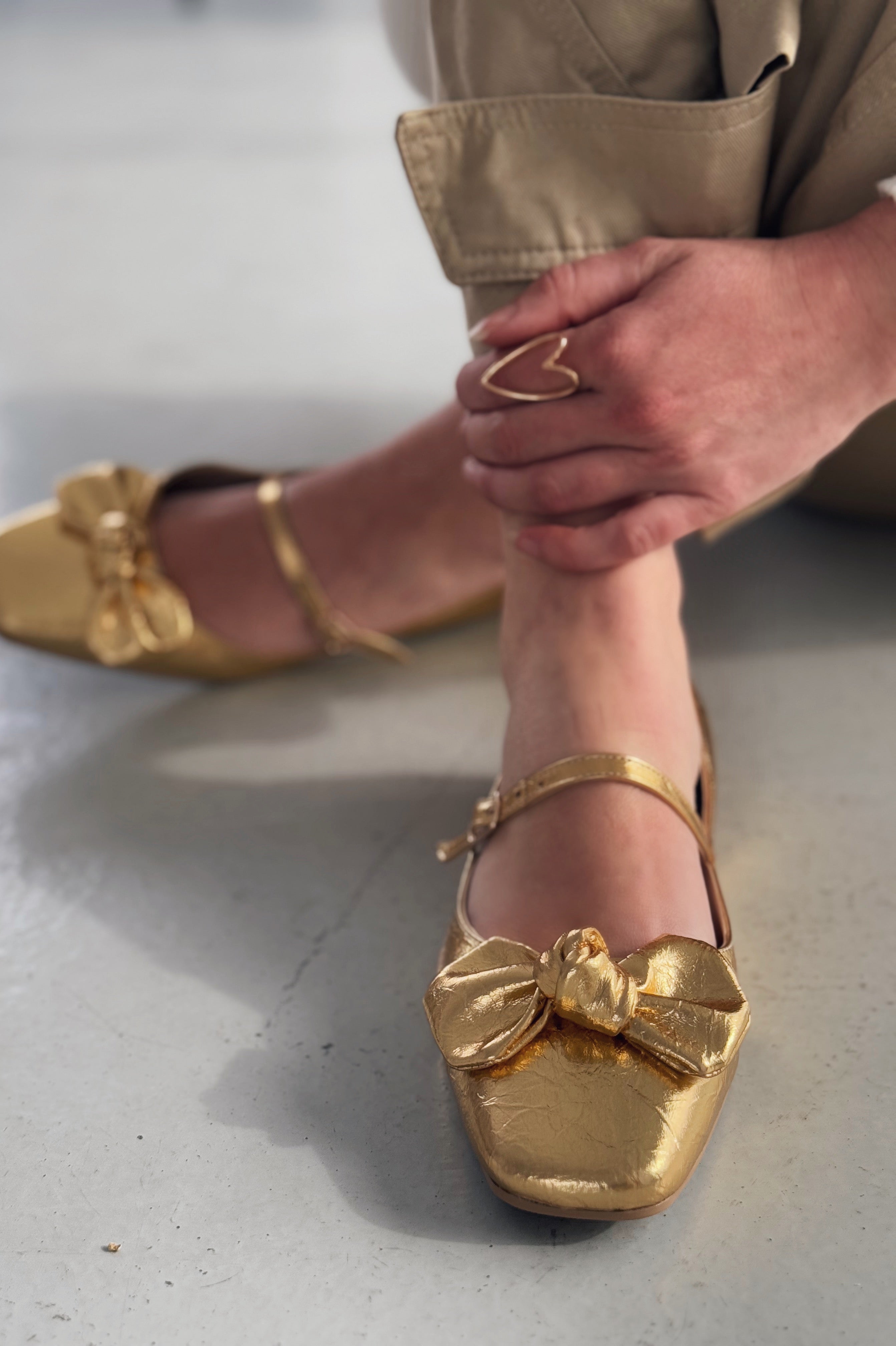 Ratins Gold Crinkled Faux Leather Bow Detail Women's Flats