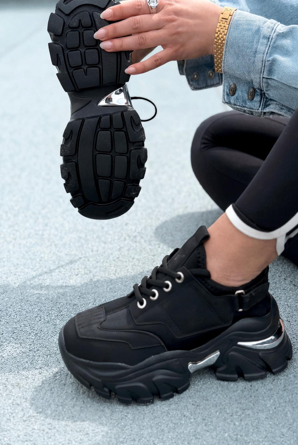 Delorin Black Women's Sneakers