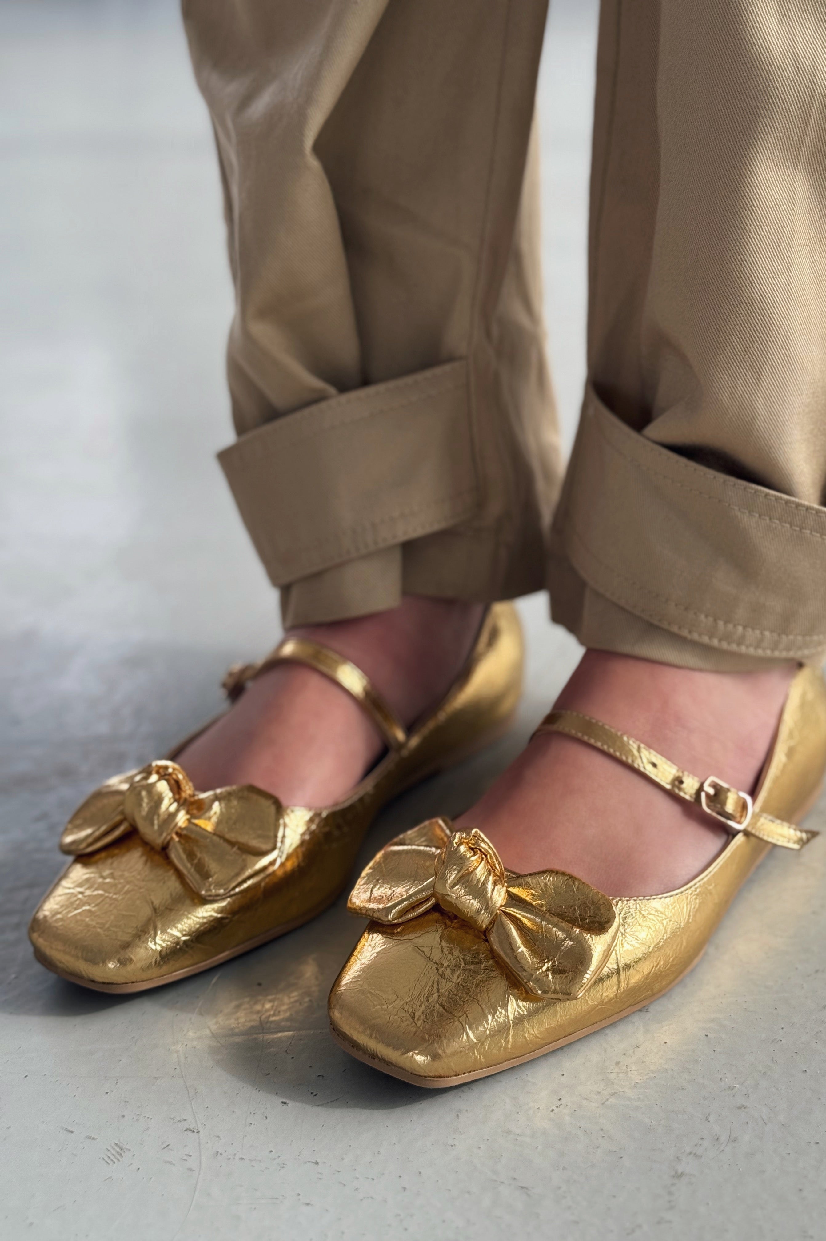 Ratins Gold Crinkled Faux Leather Bow Detail Women's Flats