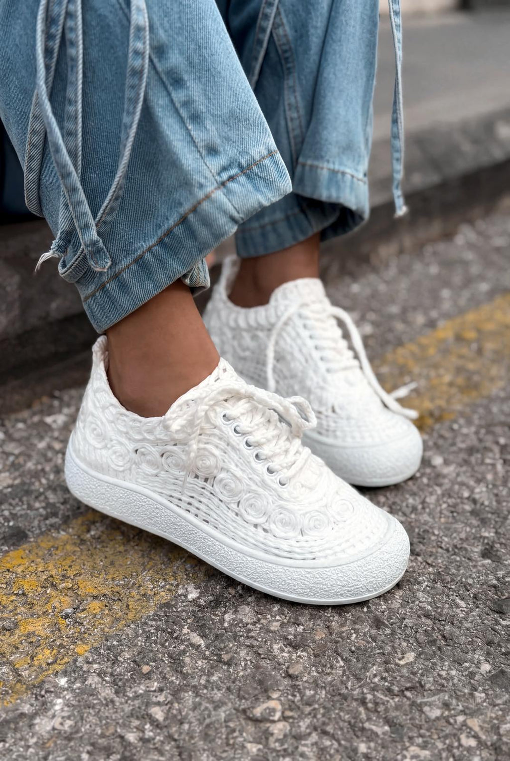 Sarrin White Knit Women's Sneakers