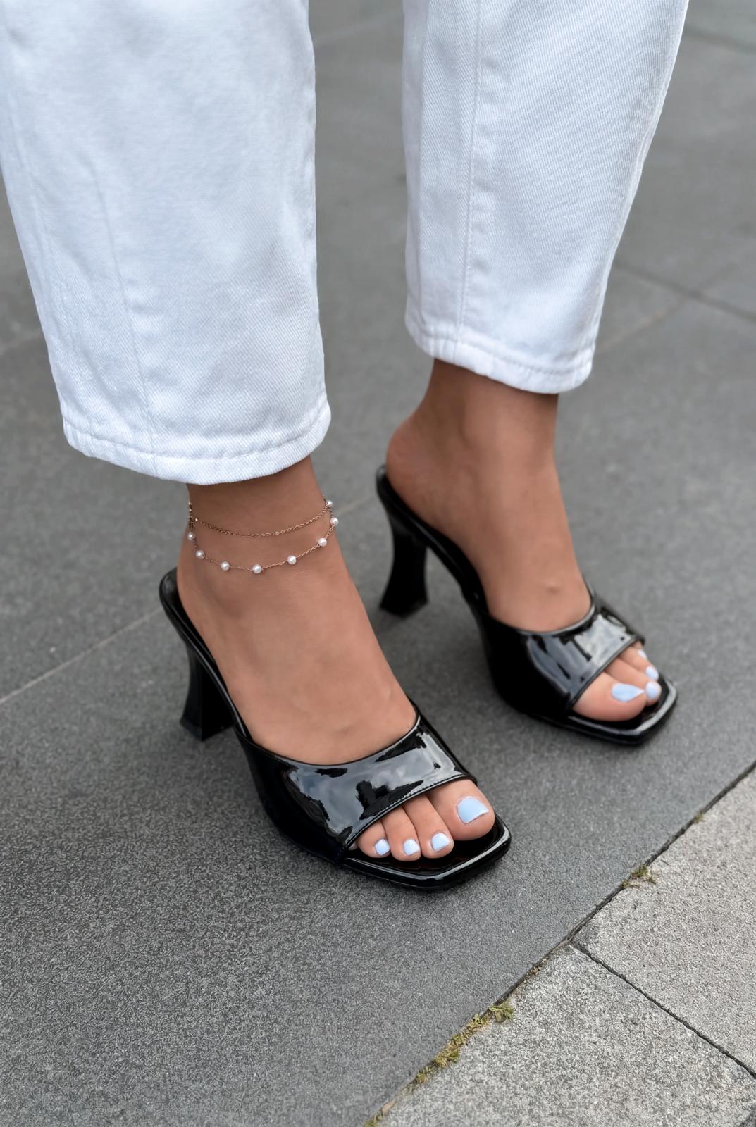 Arinor Black Patent Faux Leather Pumps