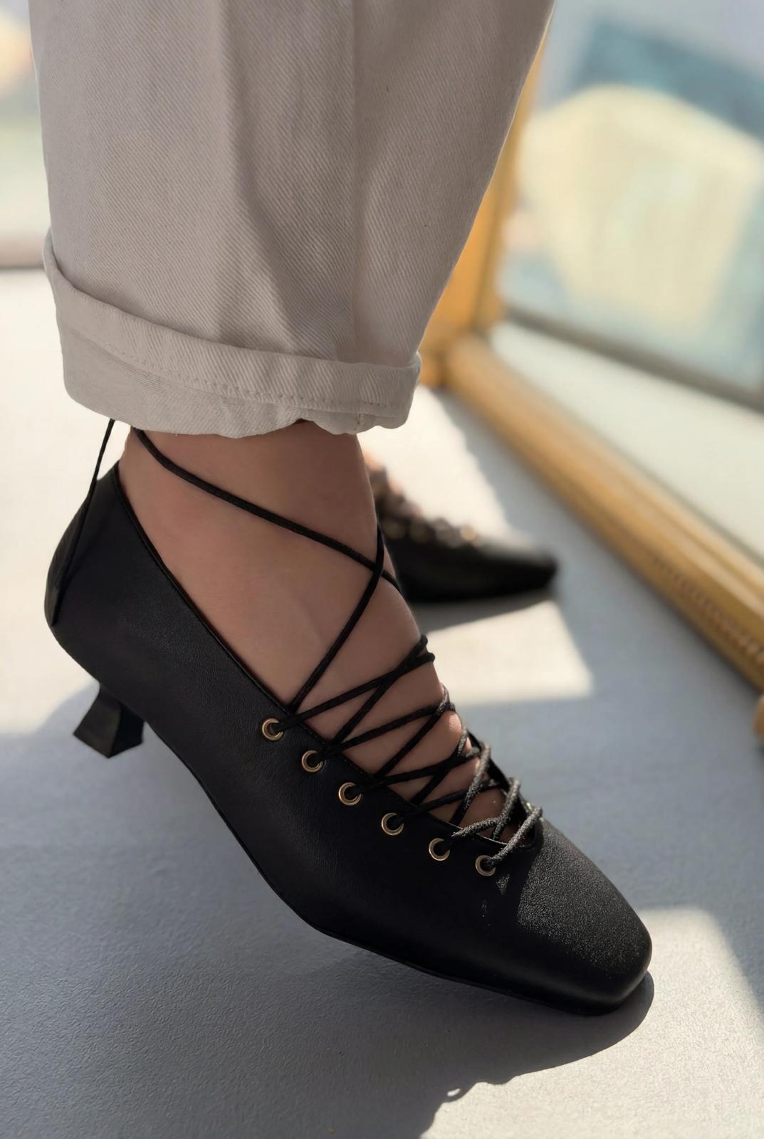 Sernis Black Faux Leather Women's Pumps
