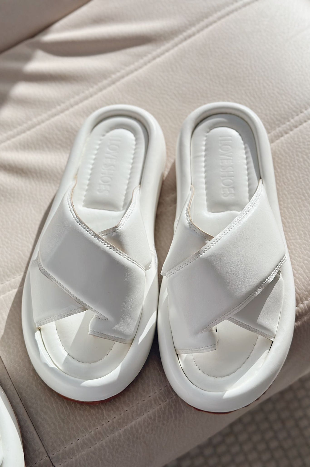 Dersad White Faux Leather Women's Flip Flops