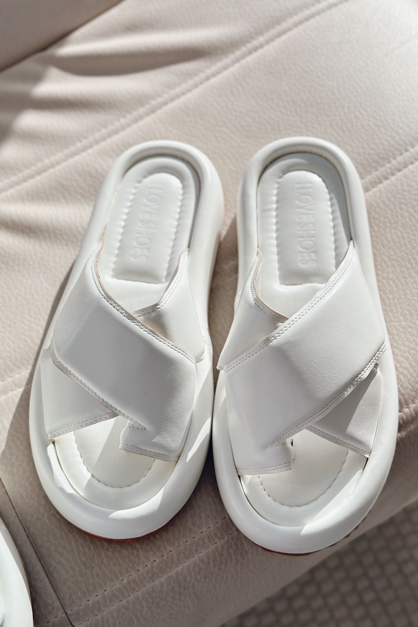 Dersad White Faux Leather Women's Flip Flops