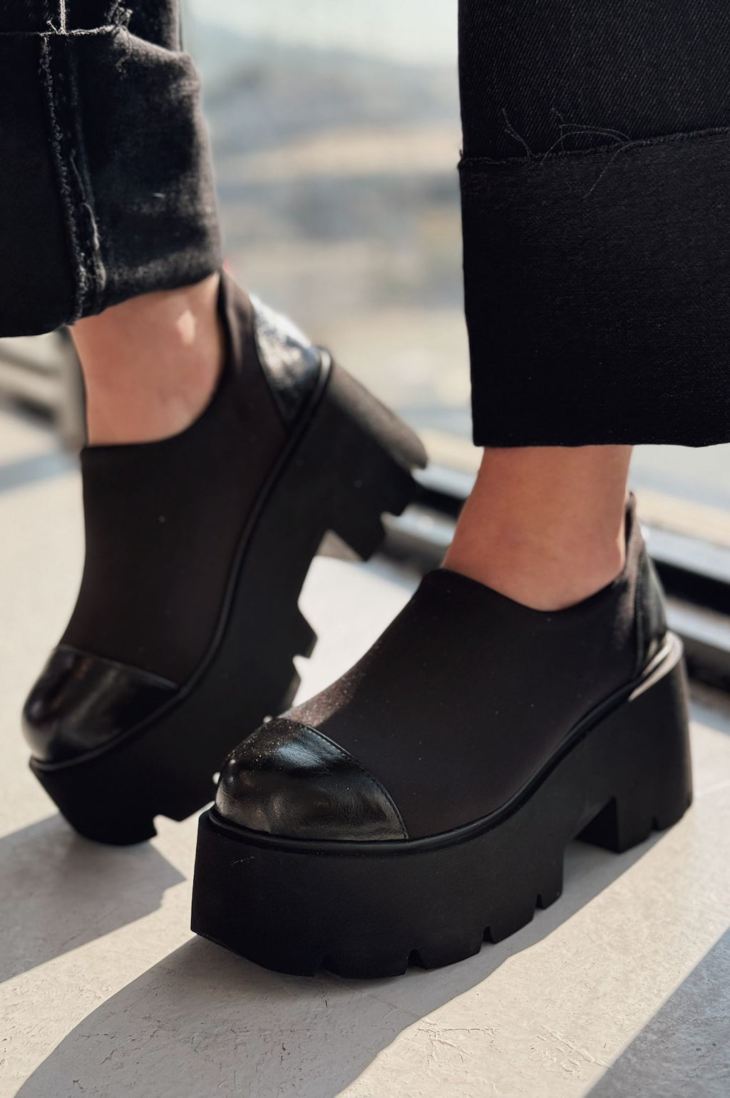 Vinado Black Thick Sole Women's Sneakers