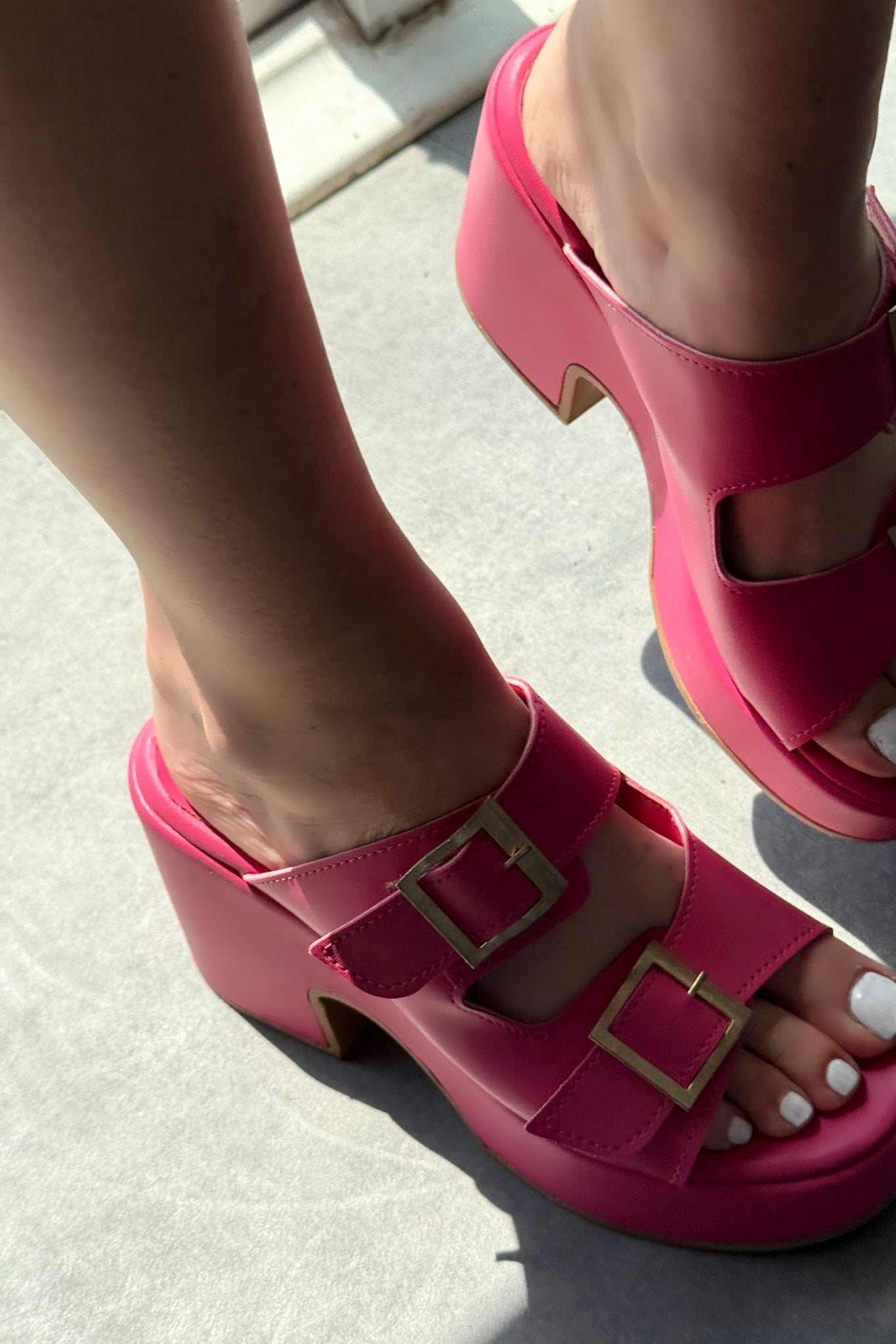 Livons Fuchsia Faux Leather Platform Pumps Women's Mules