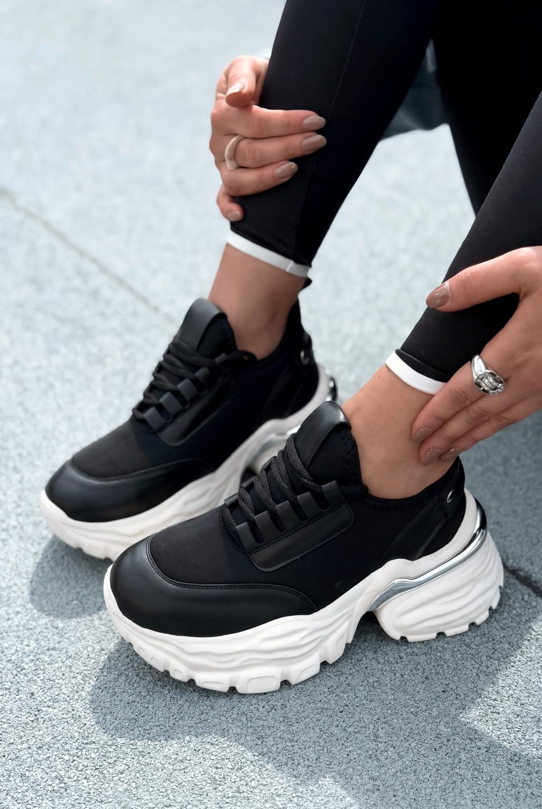 Solin Black Women's Sneakers