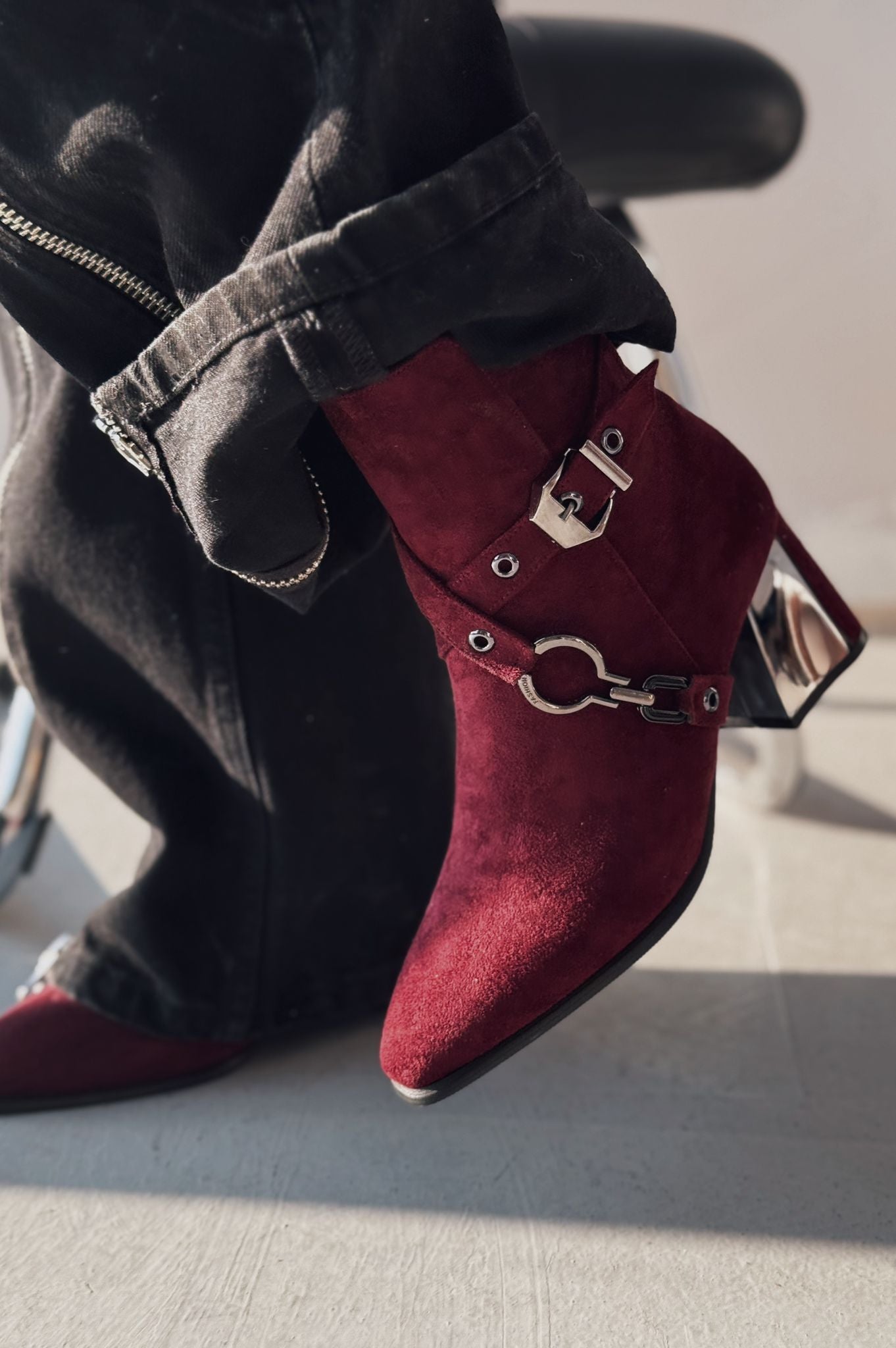 Ednaw Suede Buckle Detail Burgundy Pumps Boots