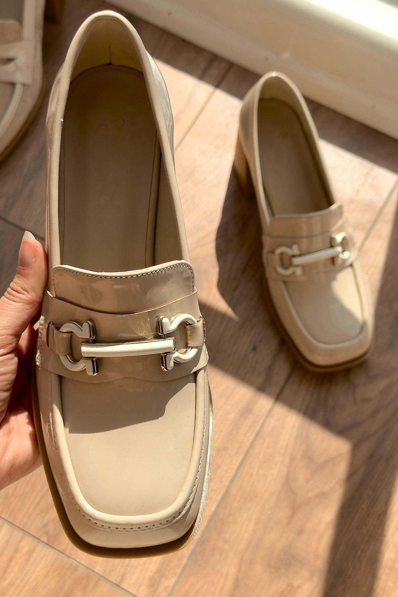 Pendsa Beige Patent Faux Leather Women's Pumps
