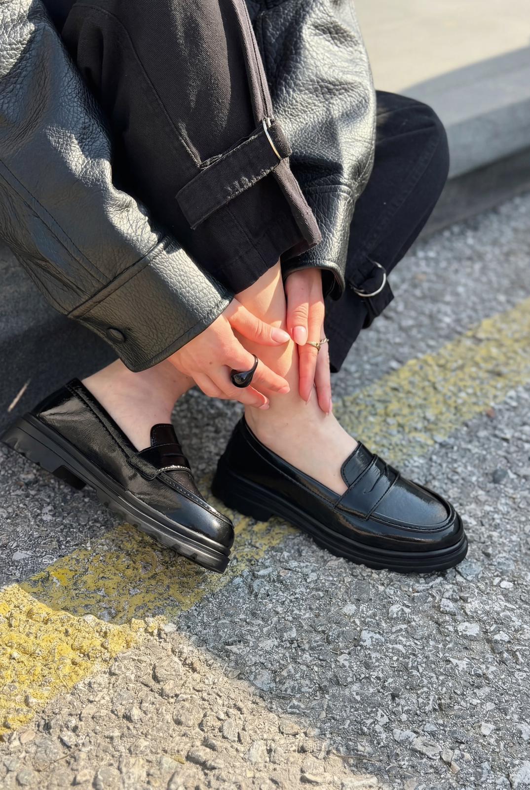 Kastrel Black Crinkle Patent Faux Leather Women's Loafers