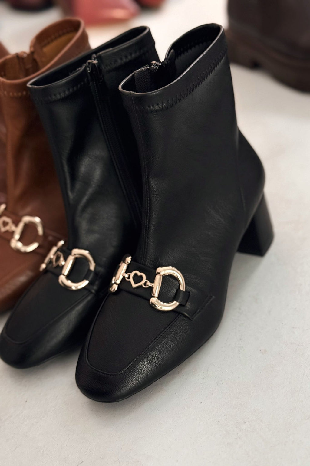 Daniwyo Black Faux Leather Stretch Women's Boots