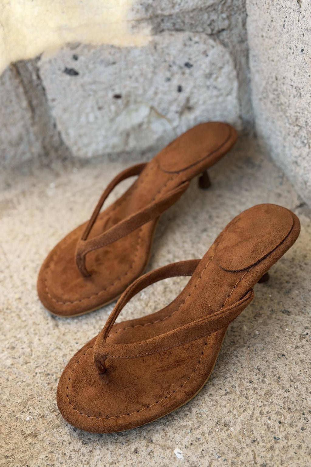 Arlene Taba Suede Pumps Thong Sandals