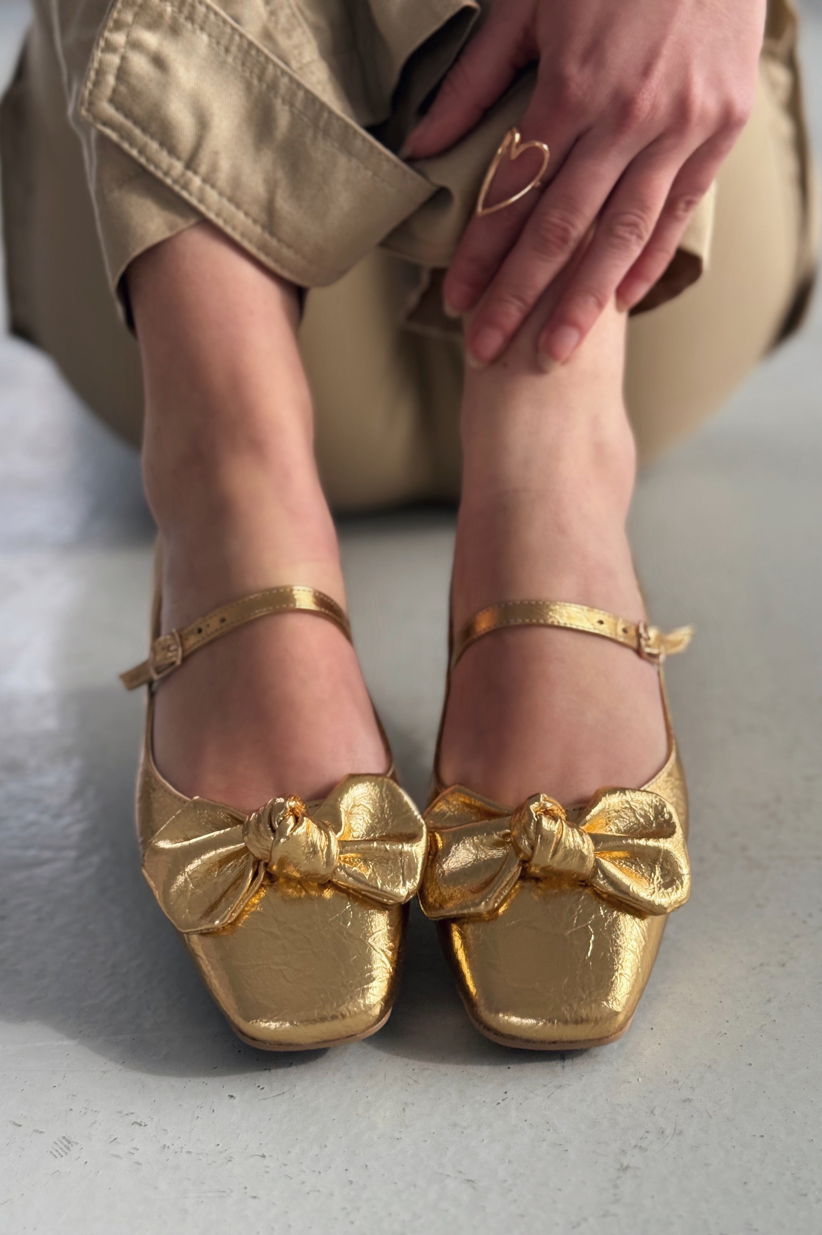 Ratins Gold Crinkled Faux Leather Bow Detail Women's Flats