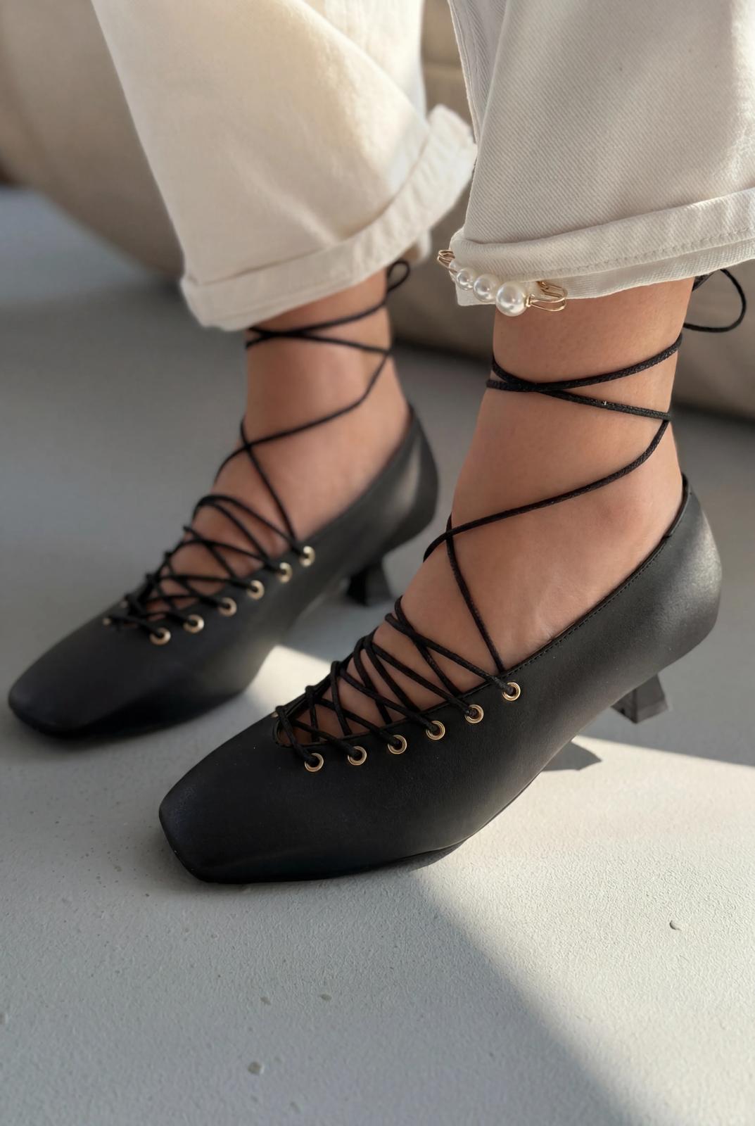 Sernis Black Faux Leather Women's Pumps