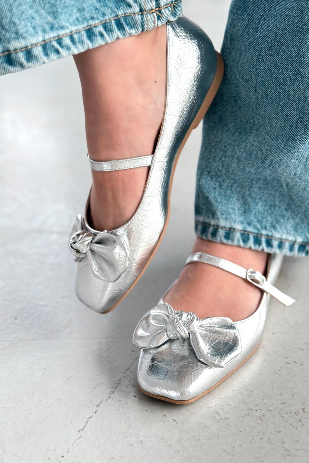Ratins Silver Crinkle Faux Leather Bow Detail Women's Flats