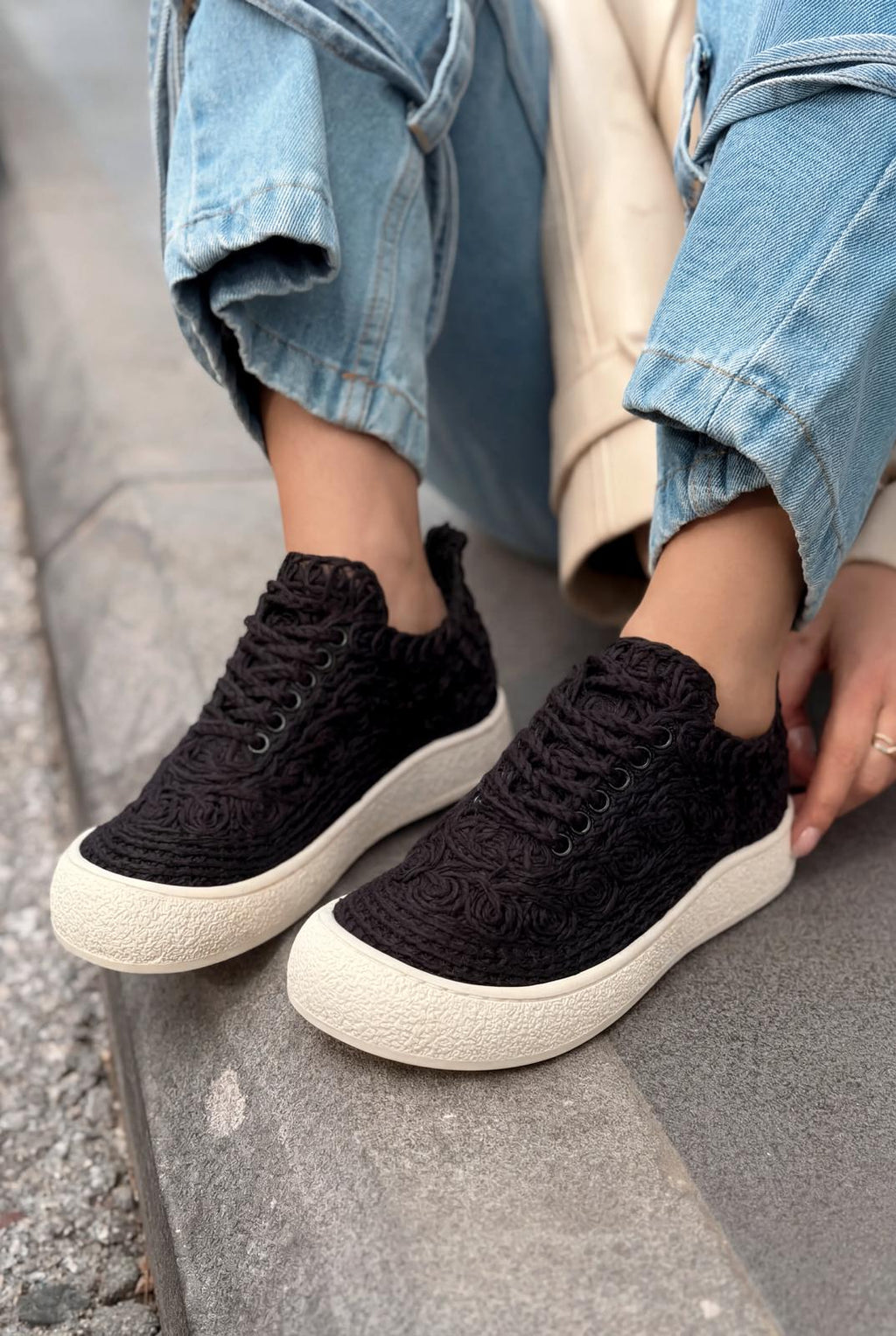 Sarrin Black Knit Women's Sneakers