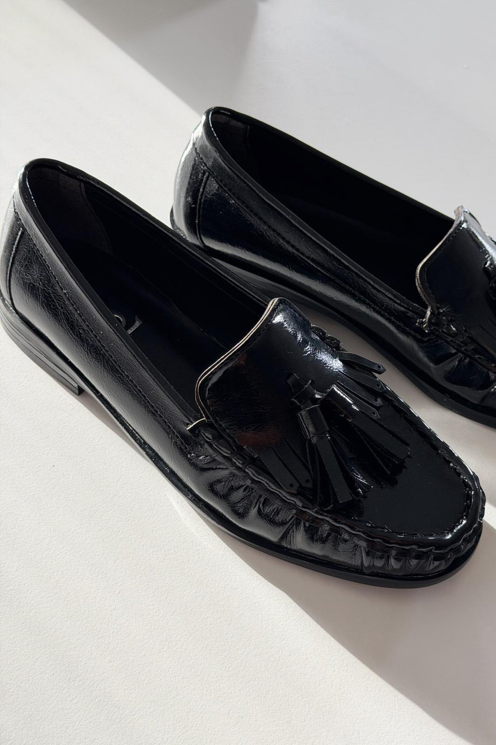 Renard Black Crinkled Patent Faux Leather Women's Loafers