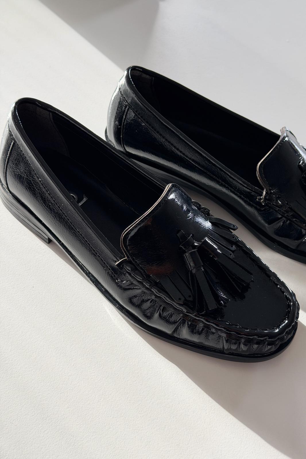 Renard Black Crinkled Patent Faux Leather Women's Loafers