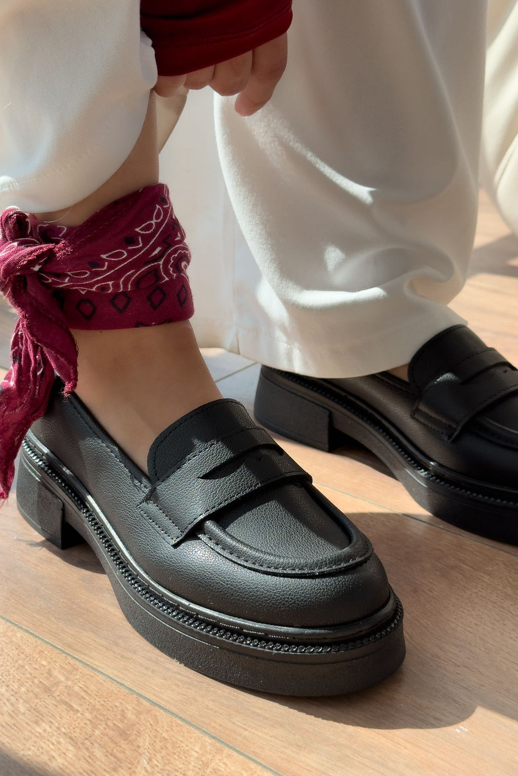 Wiensa Black Faux Leather Women's Loafers