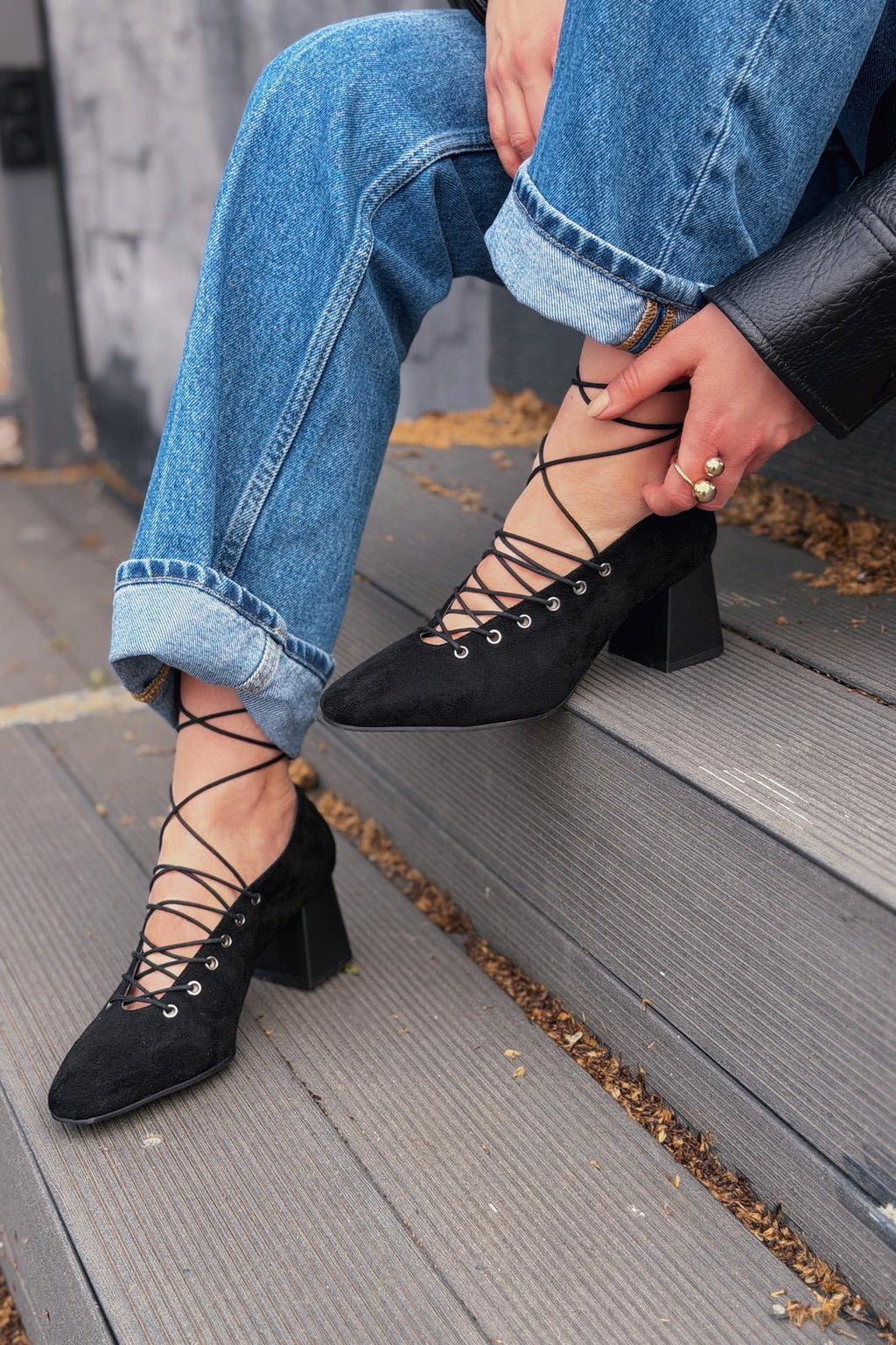 Temora Black Suede Women's Pumps