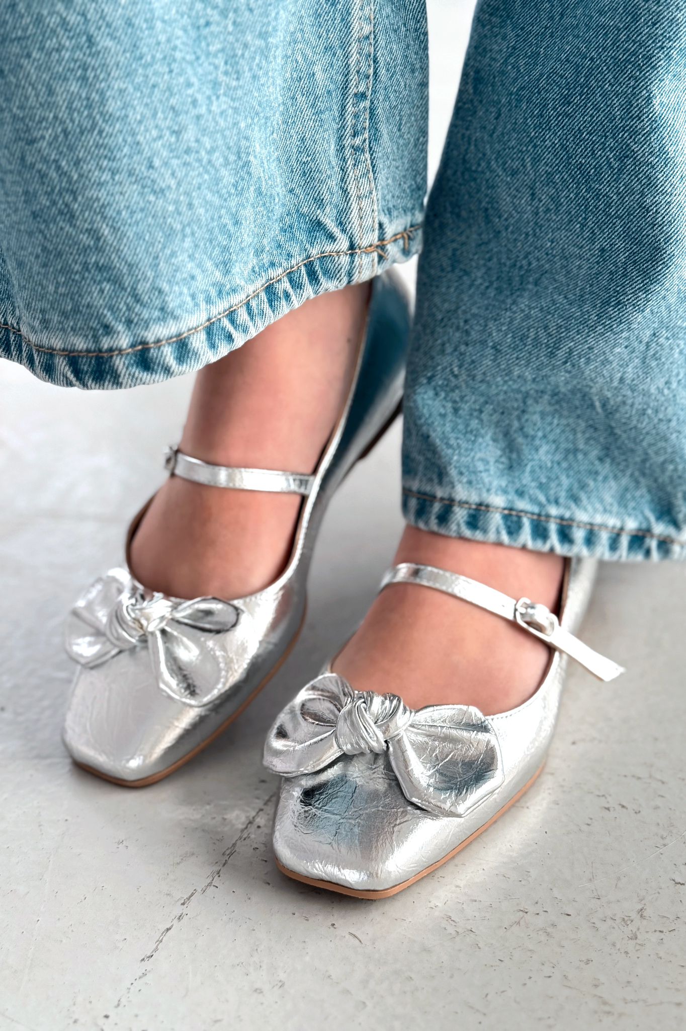 Ratins Silver Crinkle Faux Leather Bow Detail Women's Flats