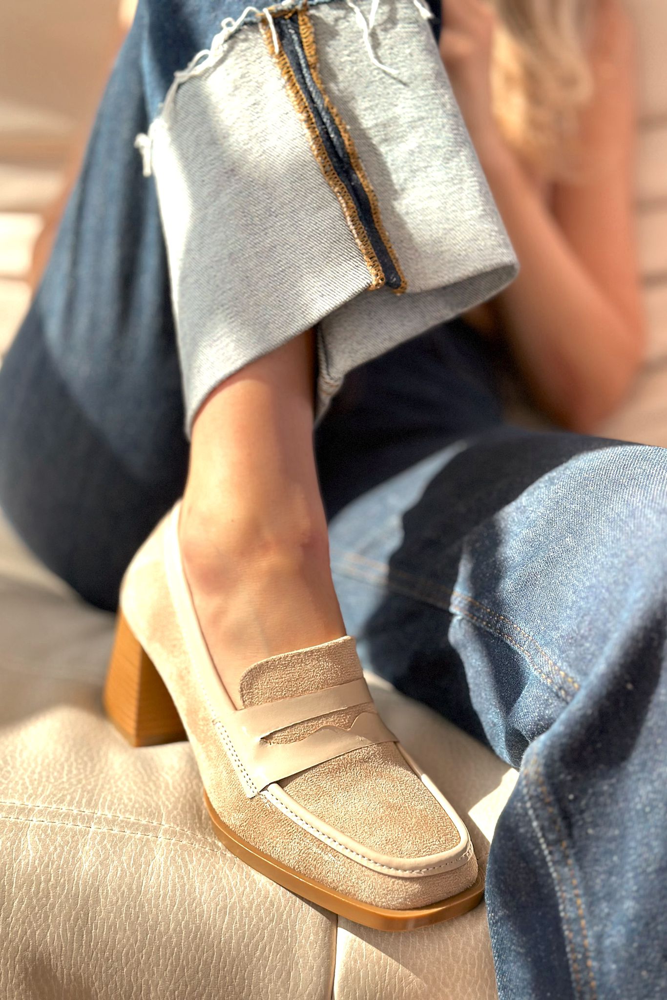 Reymans Beige Suede Women's Pumps