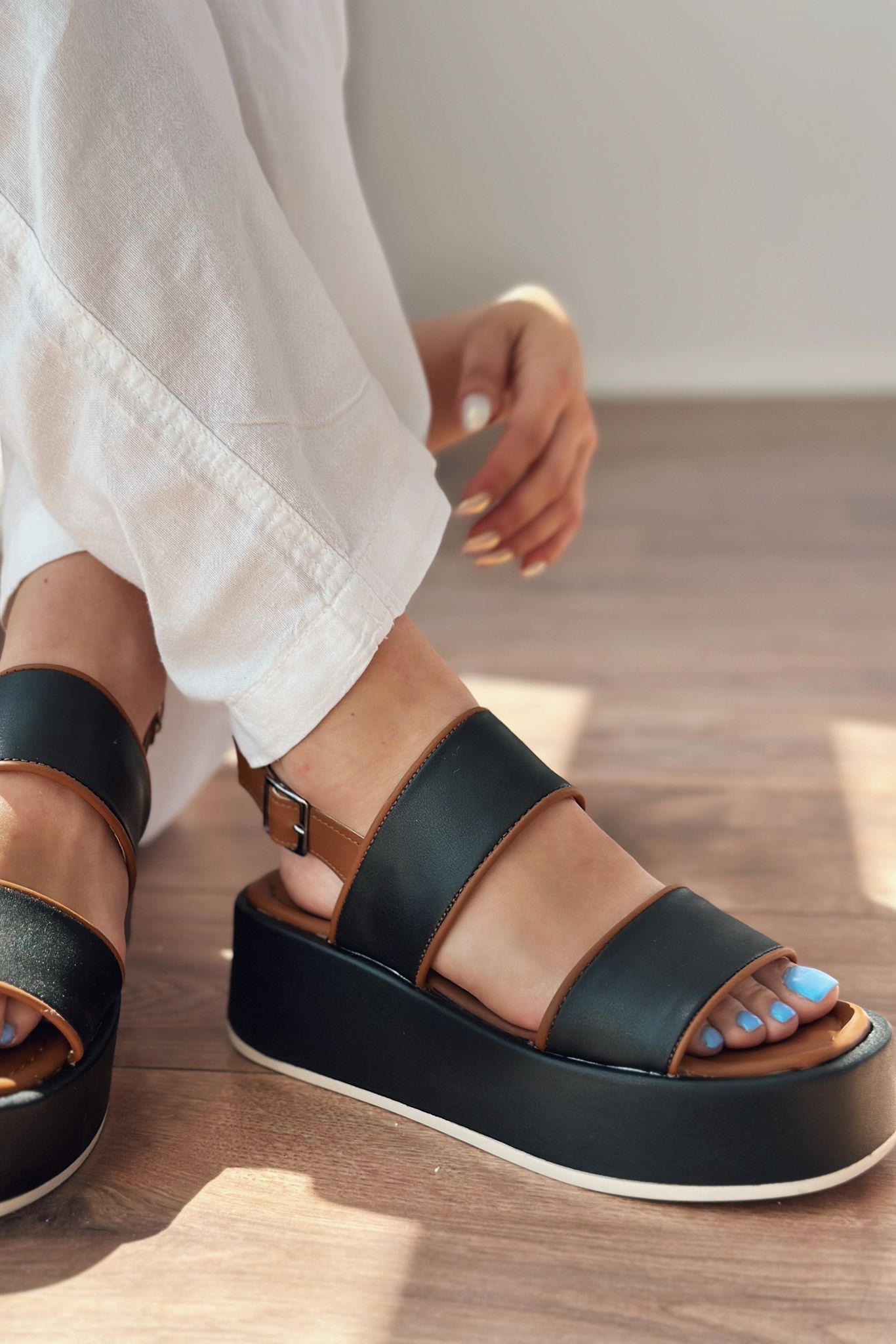 Pawens Black Faux Leather Women's Sandals
