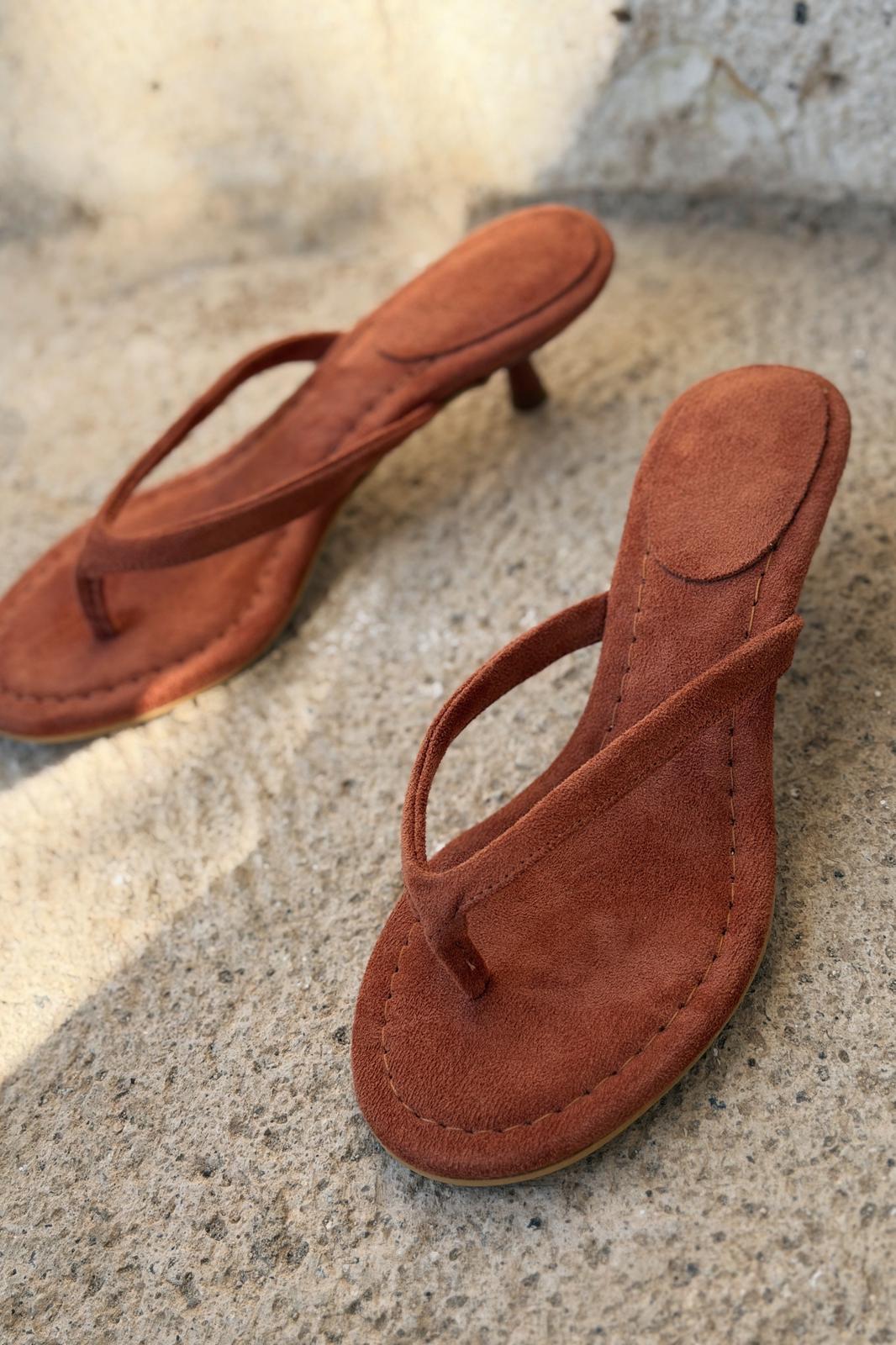 Arlene Brick Suede Pumps Toe-Post Sandals