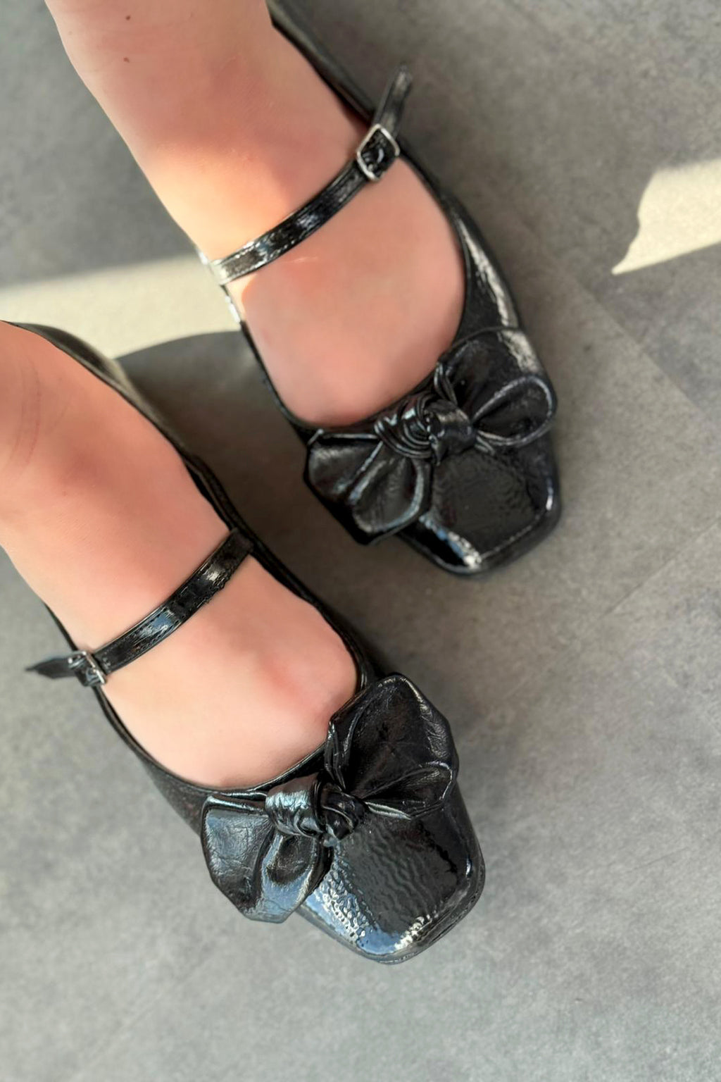 Ratins Black Crinkled Faux Leather Bow Detail Women's Flats