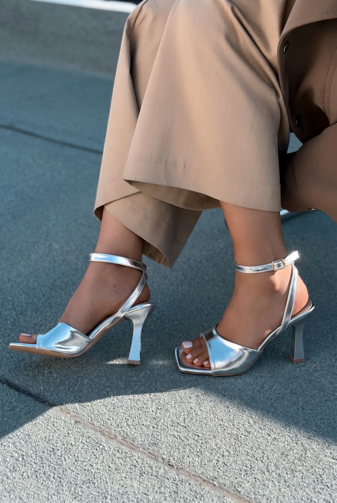 Velniel Silver Crinkled Faux Leather Women's Pumps Sandals