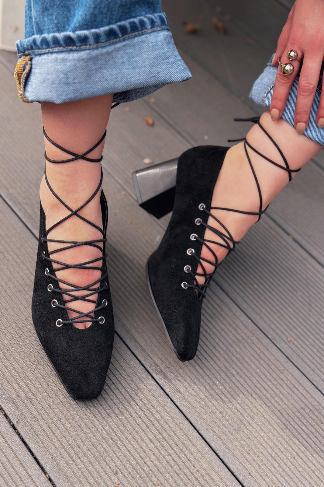 Temora Black Suede Women's Pumps