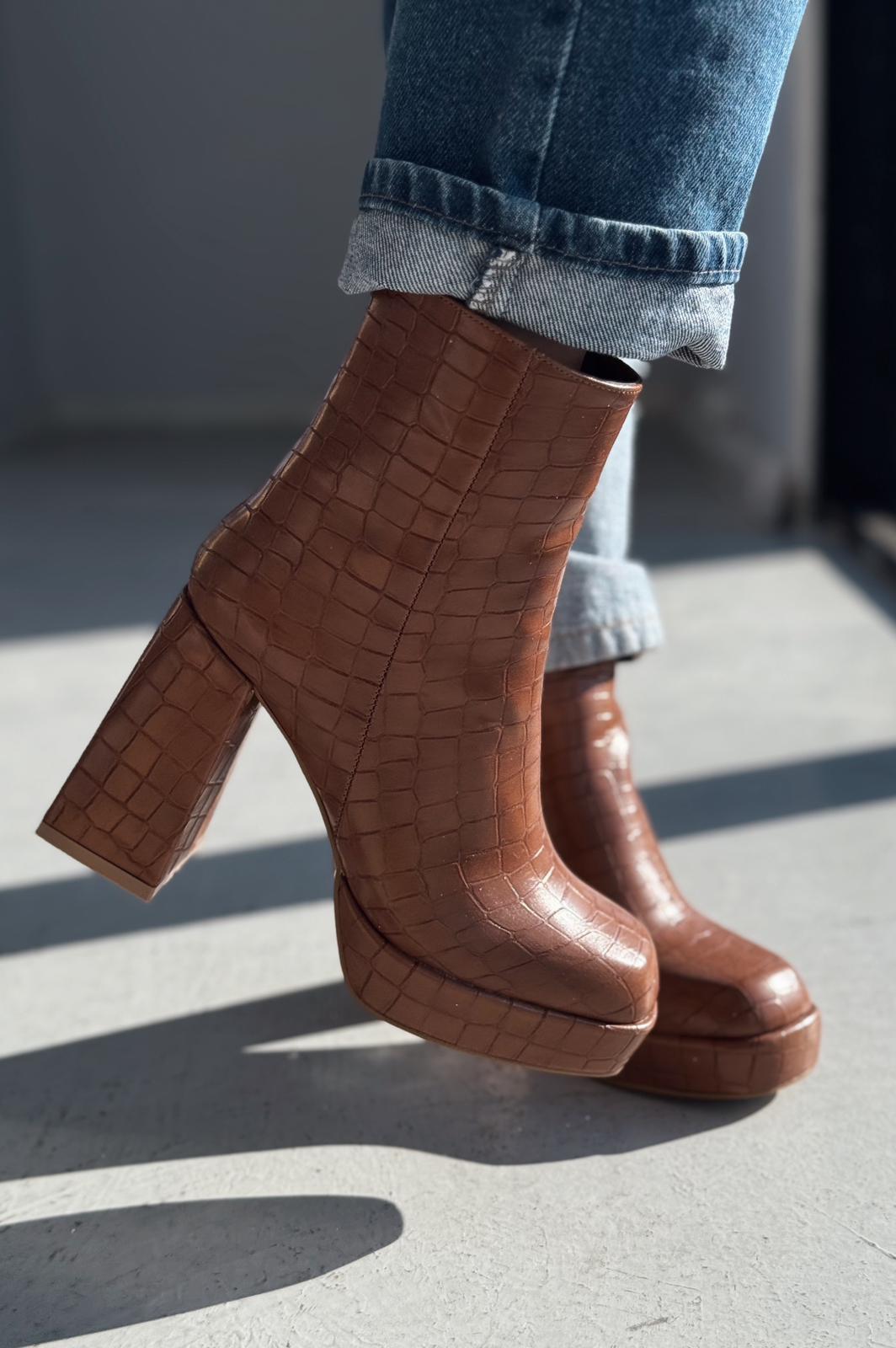 Rivoks Tan Faux Leather Textured Platform Pumps Boots