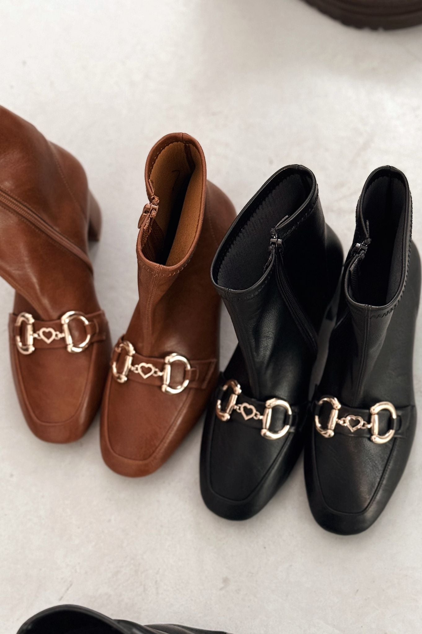 Daniwyo Black Faux Leather Stretch Women's Boots