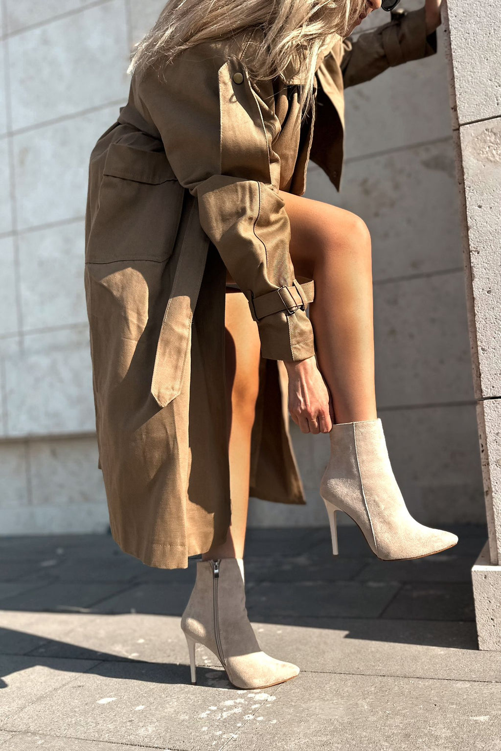Vonce Beige Suede Zipper Detail Stiletto Heel Women's Boots