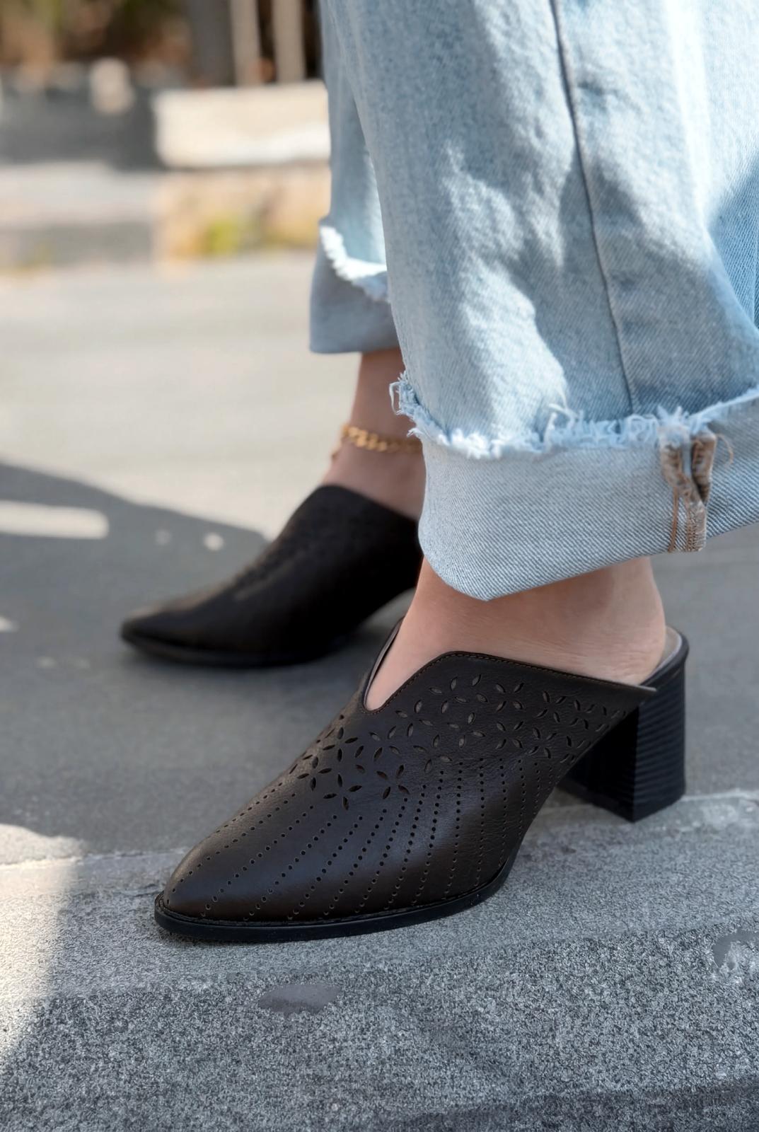 Noravina Genuine Leather Brown Pumps