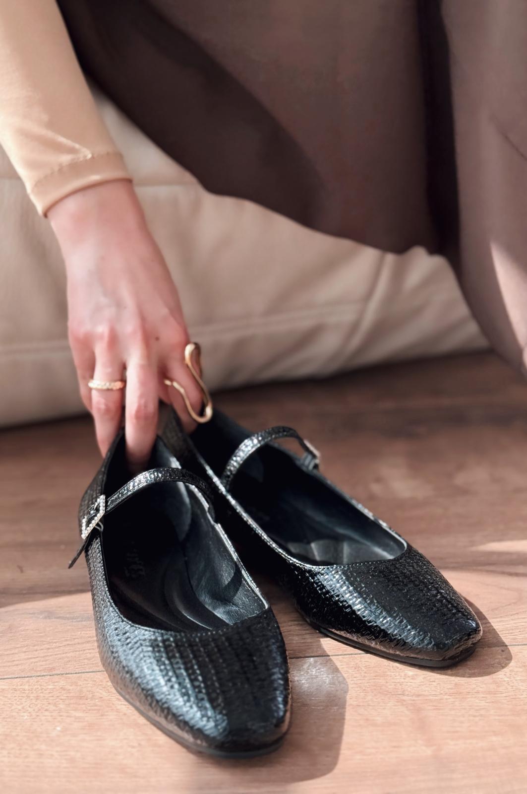 Edwons Black Patent Faux Leather Women's Flats