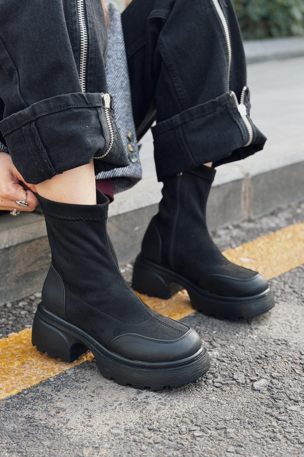 Gariel Black Suede Women's Platform Sole Boots