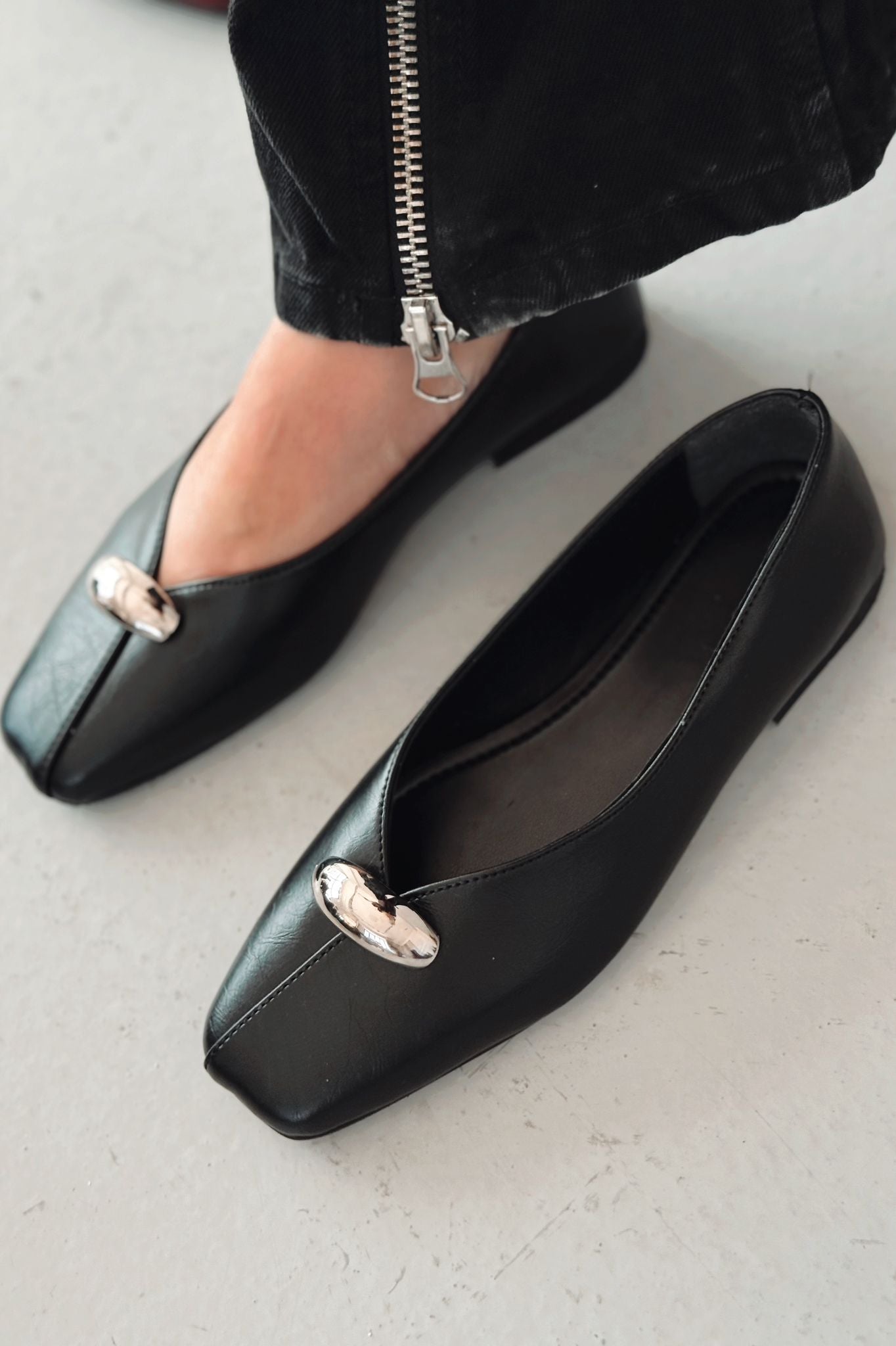 Tormel Black Faux Leather Women's Flats