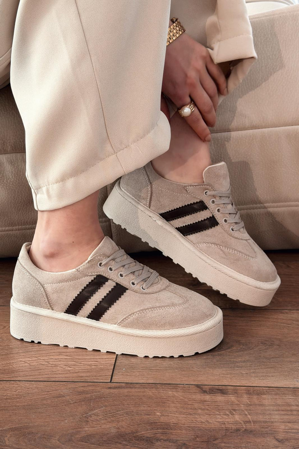 Vireo Beige Suede Women's Sneakers