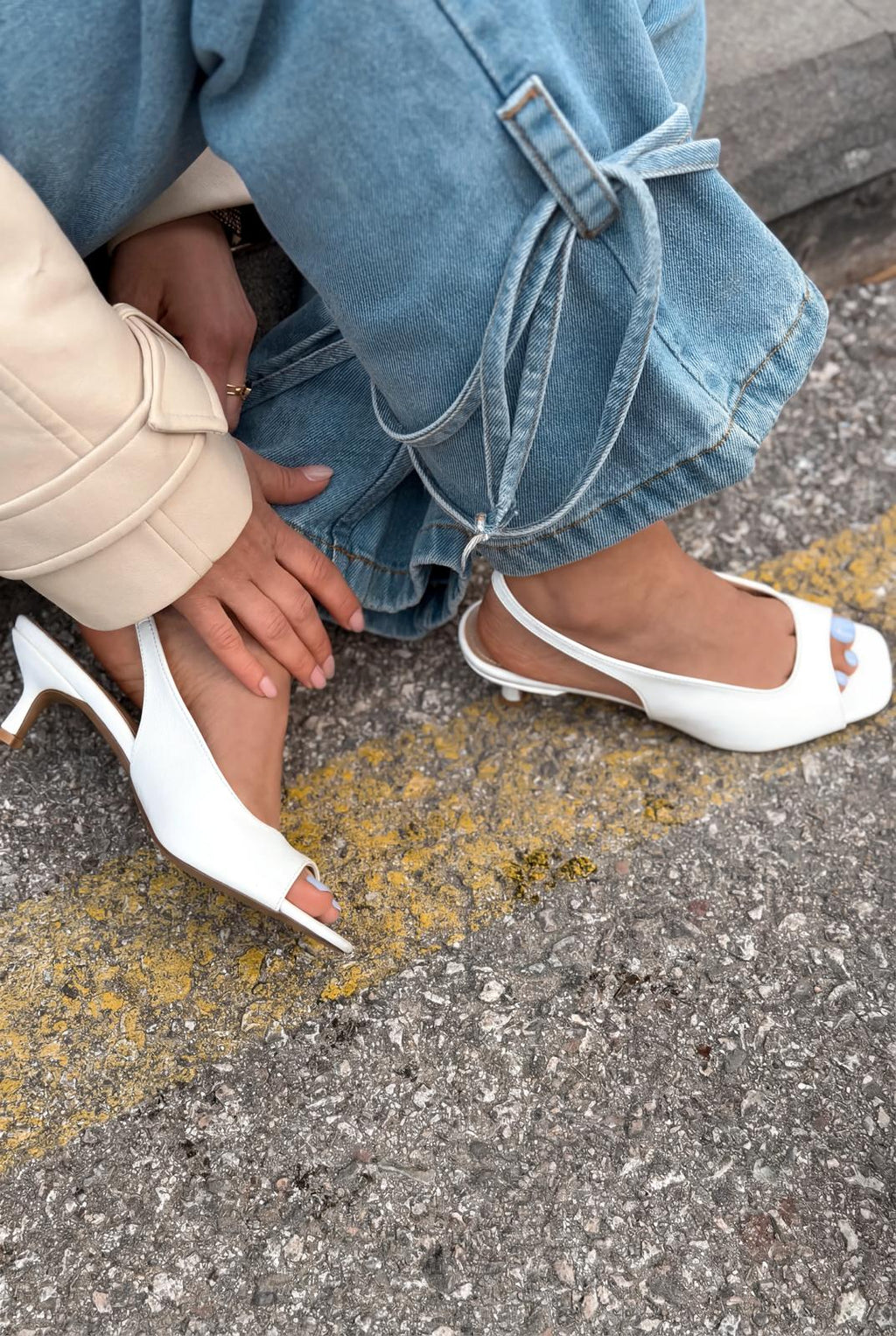 Velavo White Crinkled Patent Faux Leather Women's Pumps Sandals