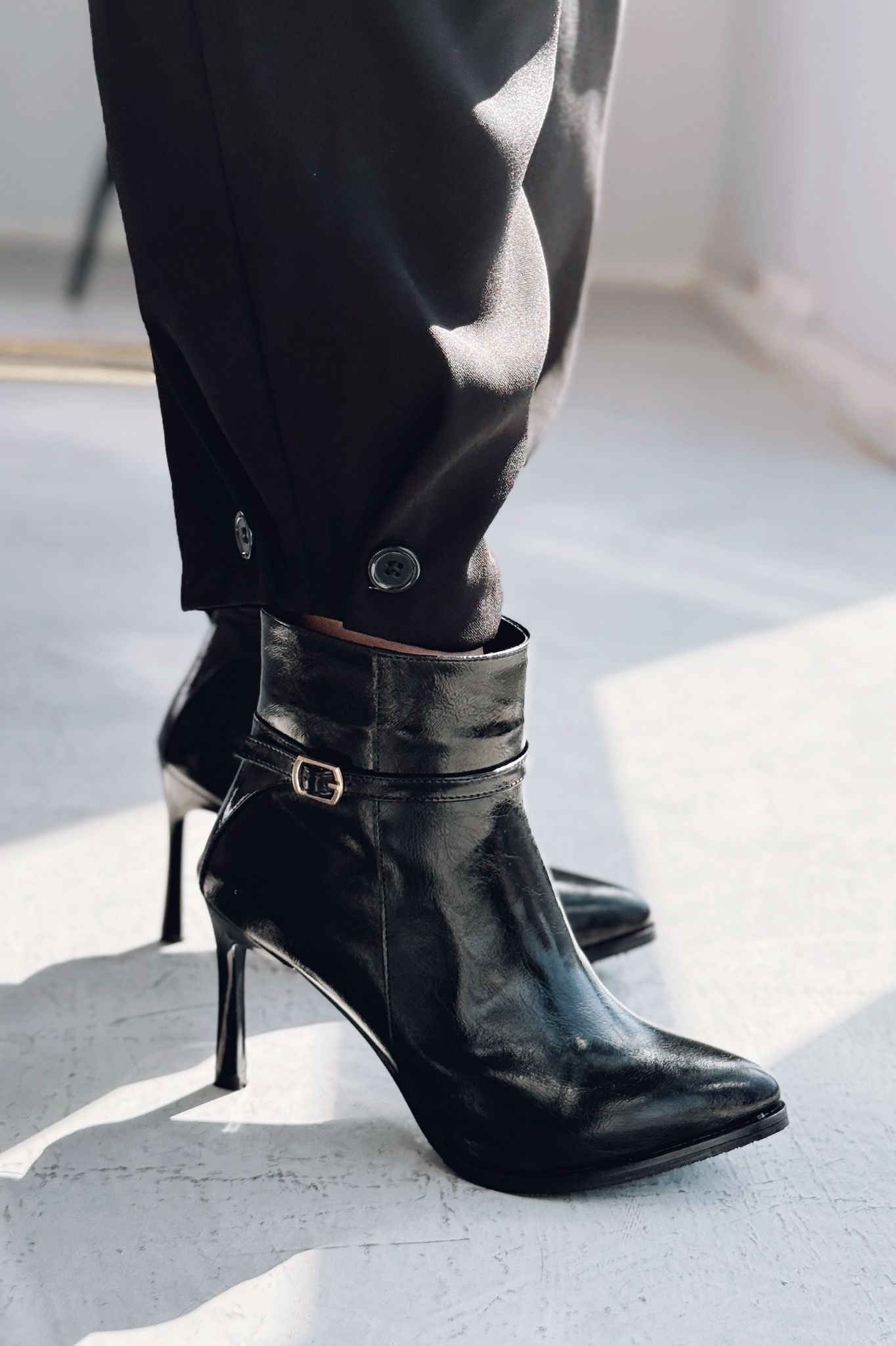 Virelo Black Patent Faux Leather Women's Pumps Boots