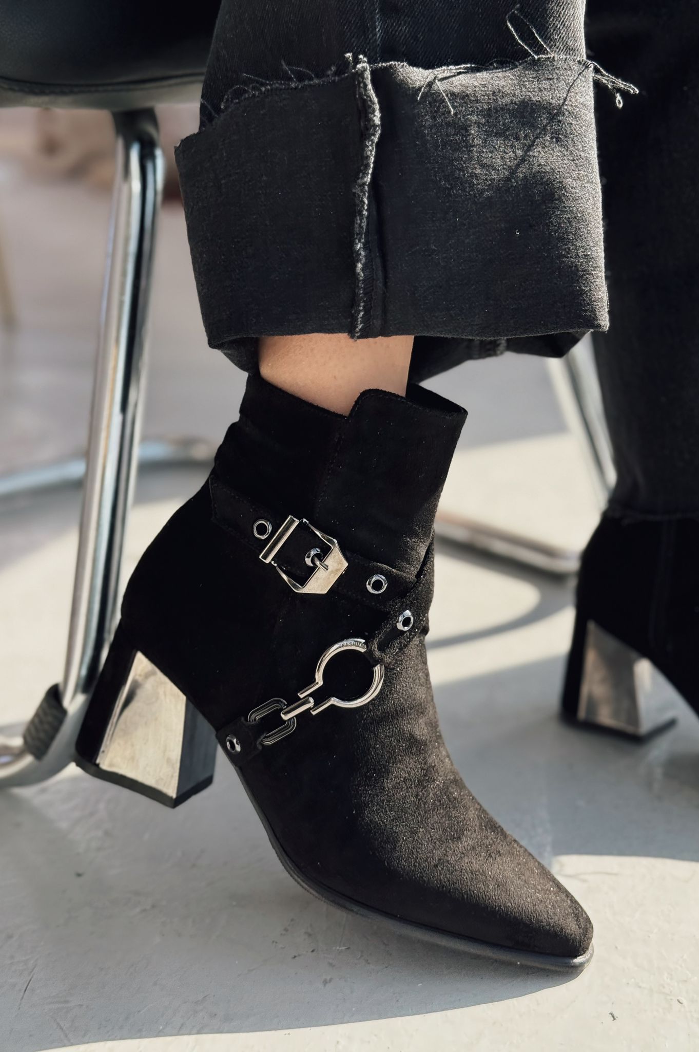 Ednaw Suede Buckle Detail Black Pumps Boots