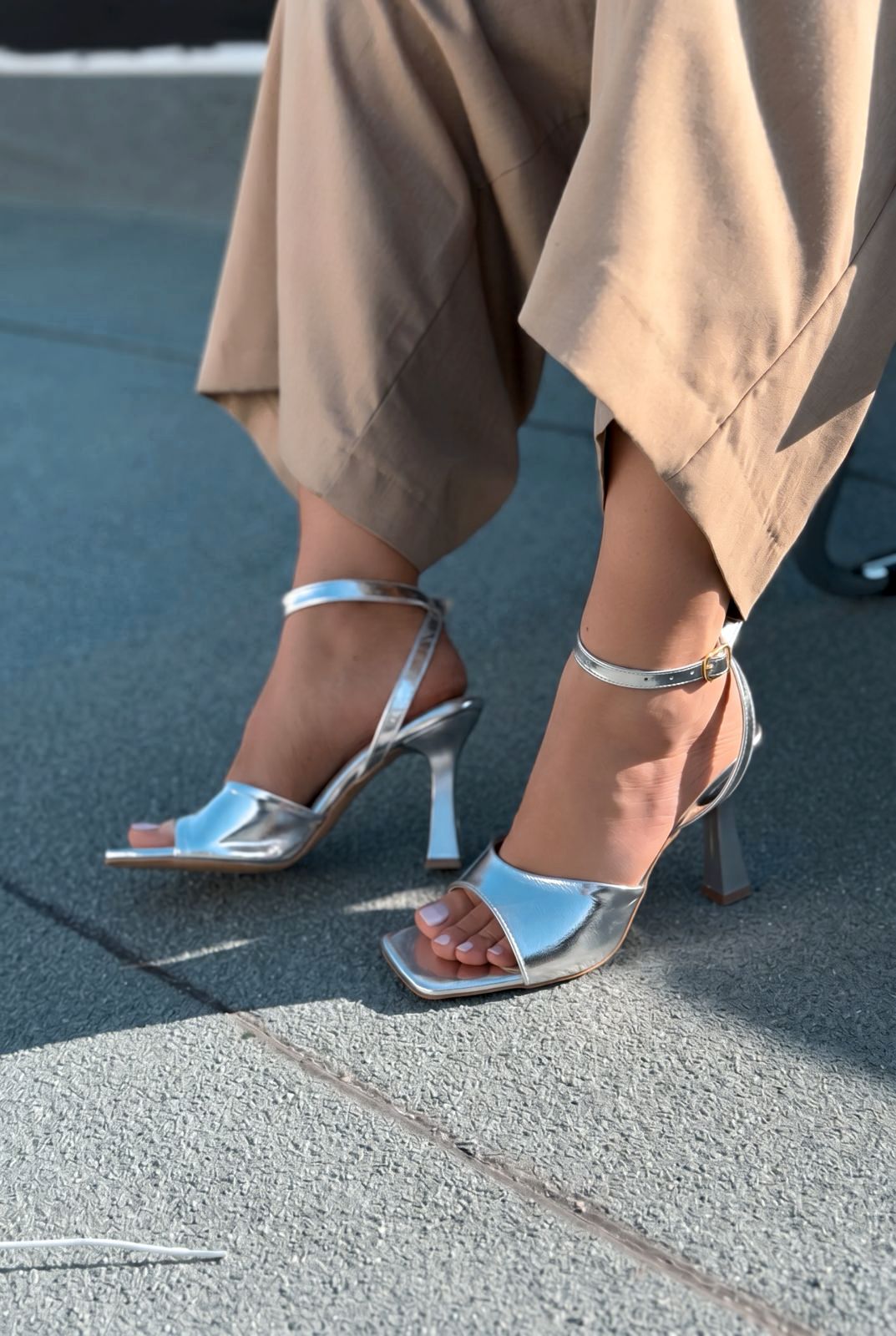 Velniel Silver Crinkled Faux Leather Women's Pumps Sandals